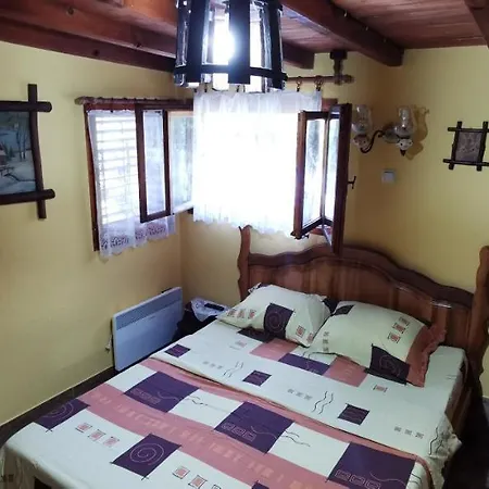 Gostinjska kuća Koliba Oaza Mira Lopatnica